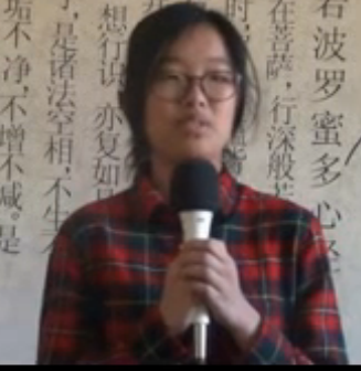 睁大眼睛使劲听也听不见老师说什么！奇怪了